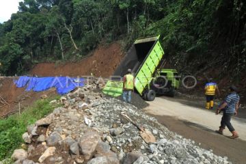 Penanganan longsor jalan penghubung Bengkulu-Sumsel