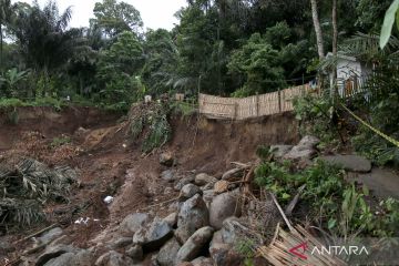 Bencana tanah longsor di Bendungan Meninting NTB
