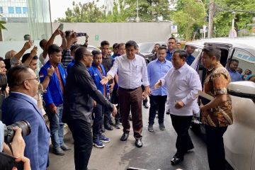 Prabowo sambangi Kantor PGI didampingi Maruarar Sirait