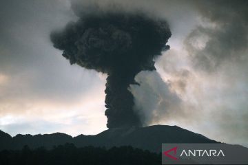 Kemenhub kembali tutup Bandara Minangkabau imbas erupsi Marapi