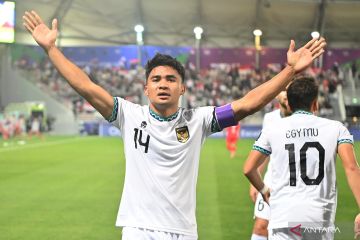 Gol penalti Asnawi bawa Indonesia unggul sementara 1-0 lawan Vietnam