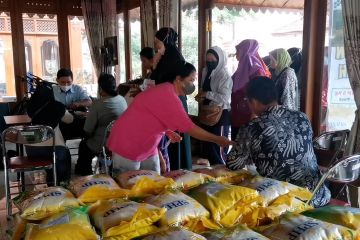 199 karung beras ludes dibeli warga Solo di pasar Gerakan Pangan Murah