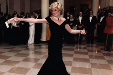 Gaun hitam Putri Diana terjual dengan harga fantastis