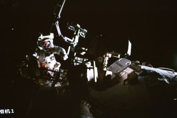 Awak Shenzhou-16 lakukan jumpa pers usai kembali dari luar angkasa