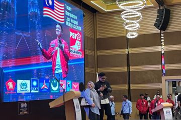 Kaesang diserbu PMI untuk swafoto saat bertemu relawan di Kuala Lumpur