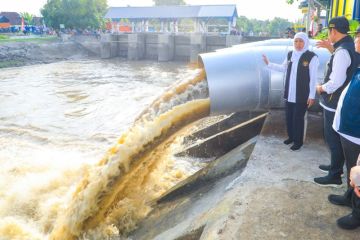 Gubernur Khofifah resmikan rekonstruksi Pintu Air Kuro Lamongan