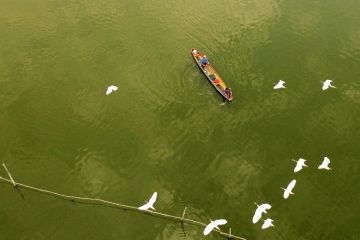 Album Asia: Menengok tambak ikan terapung di Lhokseumawe, Aceh