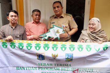 Baznas-Bazis Jakarta Pusat serahkan kunci program Bedah Rumah di Senen