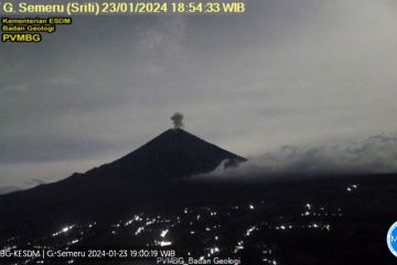Gunung Semeru alami dua kali erupsi sepanjang Selasa