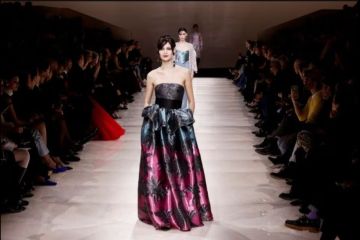Giorgio Armani pamerkan gaun penuh kilau di Pekan Mode Paris