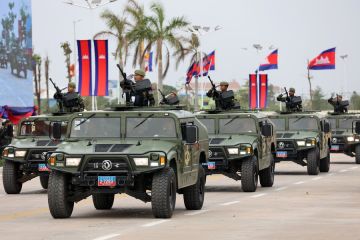 Angkatan Darat Kerajaan Kamboja peringati HUT ke-25