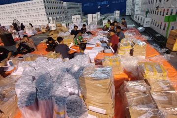 KPU Jombang sebut proses 'setting packing' sudah 60 persen