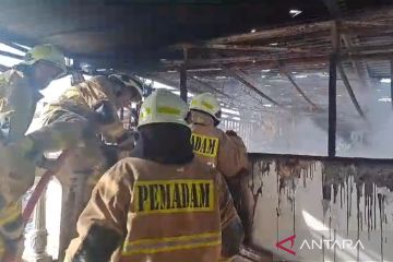 Ruko tiga lantai di Jelambar terbakar