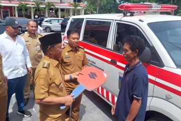 Pemprov Sulteng serahkan delapan ambulans untuk yayasan keagamaan