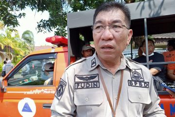 Atasi pasang, BPBD Mataram distribusi karung untuk tanggul darurat