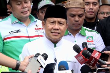 Kunjungi Kampung Nelayan Kali Adem, Cak Imin janjikan BBM gratis