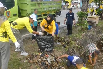 Merdeka Sampah, Pemprov Kalsel kerahkan SKPD bersihkan jalan protokol