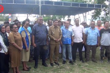 Pj Wali Kota Ambon minta nelayan tidak jual bantuan yang diberikan