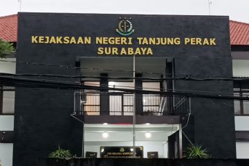 Tiga tersangka korupsi di Surabaya ditetapkan tahanan kota