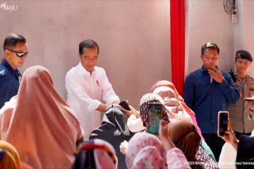 Istana buka suara soal blusukan dan bagi-bagi bansos Jokowi di daerah