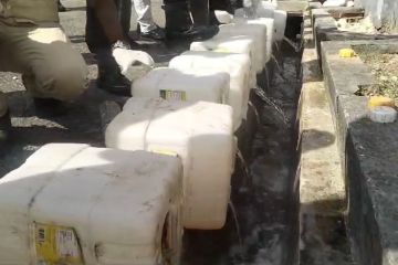 Polres Muna Sultra musnahkan 9,7 ton miras tradisional