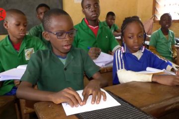 Pendidikan Braille bawa harapan bagi anak-anak tunanetra di Kamerun