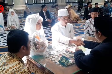 Sembilan pasangan ikuti nikah massal di Masjid Raya Sheikh Zayed Solo