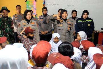 Polisi lakukan trauma healing pada siswa terdampak erupsi Marapi