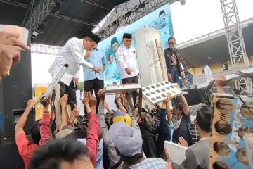 Kampanye di Serang, TKN Prabowo-Gibran borong dagangan PKL
