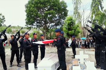 Upacara pemakaman polisi korban penembakan KKB berlangsung khidmat