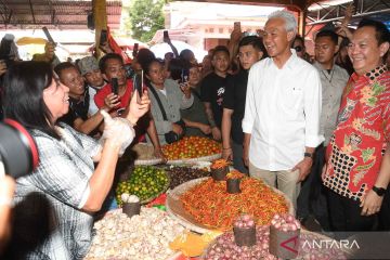 Ganjar Pranowo kunjungi Pasar Tomohon