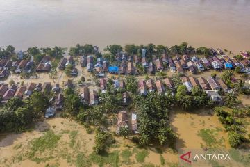 Seratusan KK terisolasi akibat banjir di Jambi