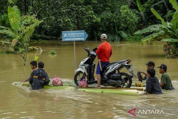 Banjir di Pandeglang berdampak putusnya akses jalan