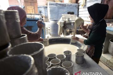Produksi dodol keranjang jelang Imlek