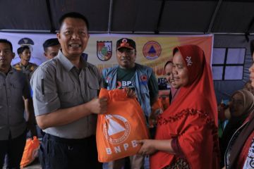 Pemko Pekanbaru salurkan bantuan kepada 320 KK terdampak banjir