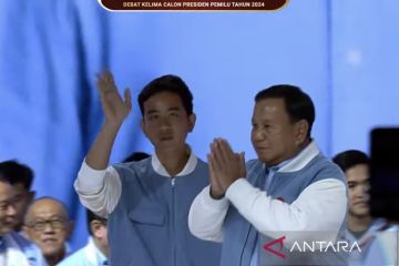Prabowo-Gibran tampil beda dalam balutan jaket di debat kelima