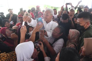 Ganjar safari politik ke Kalimantan-Jawa, Mahfud temui warga Bengkulu