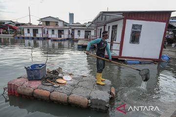 Kemhan bangun rumah apung dan panggung untuk masyarakat