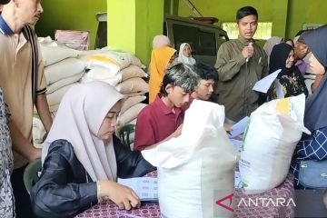 Bulog Tegal salurkan bantuan pangan pada 82.936 KPM di Batang