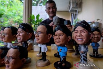 Mini action figur karakter Capres 2024