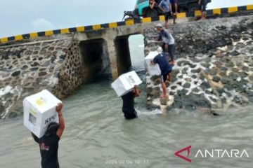 KPU Sumenep lanjutkan distribusi logistik pemilu ke wilayah kepulauan