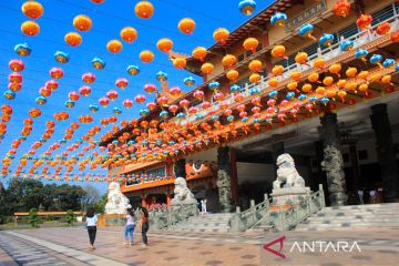 Hiasan 1.000 Lampion Jelang imlek