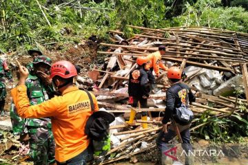 Basarnas: Seorang warga tewas tertimbun longsor di Cilacap