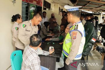 Polresta Ambon bagikan logistik dan cek kesehatan personel