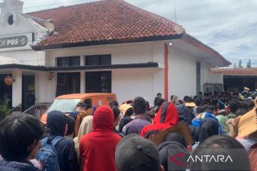 Kantor Pos terima 26 ribu berkas pelamar kerja ke pabrik sepatu