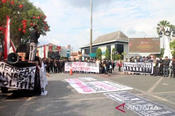 Polisi beri pengamanan aksi ratusan mahasiswa di Kota Surakarta