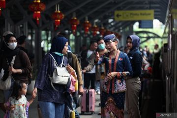 Arus penumpang KA di Surabaya saat libur panjang