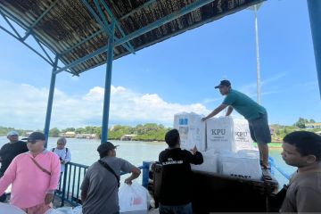 Distribusi logistik pemilu gunakan mobil jenazah