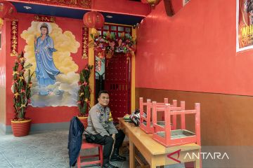 Persiapan sembahyang Imlek di Palu