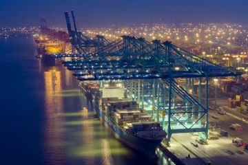 Pelabuhan Tianjin China catat rekor bongkar muat peti kemas tertinggi